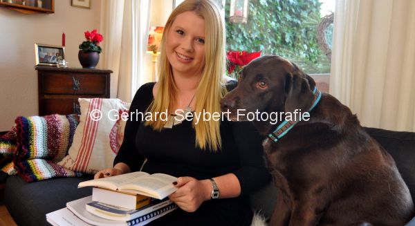 Frs Leben: Studentin Johanna Scheidemann lernt mit Hund Paula